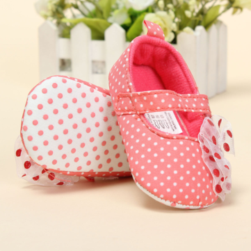 Polka bébé tout-petits parsèment fleurs chaussures unique de prewalker adorable douce