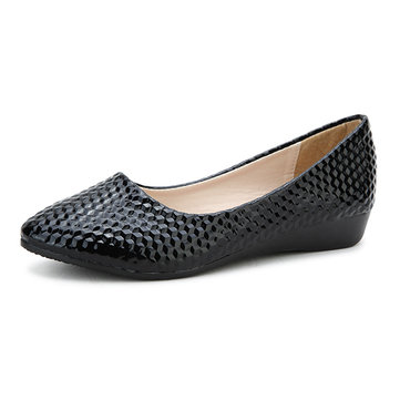 Nouvelles femmes flats facon confortable slip-on PU souple chaussures mocassins plat